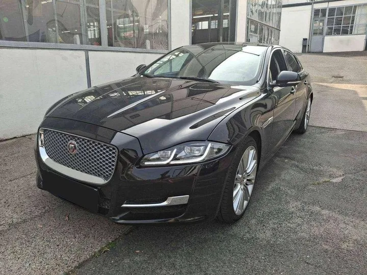 Jaguar XJ