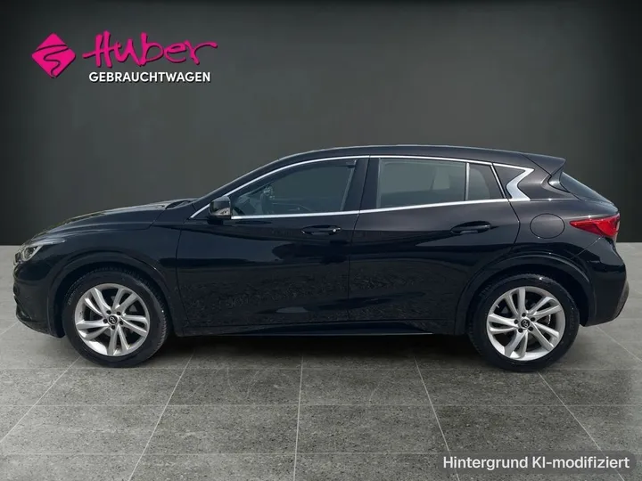 Infiniti Q30