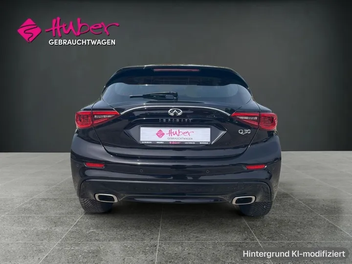 Infiniti Q30