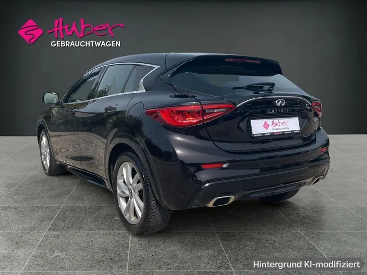 Infiniti Q30