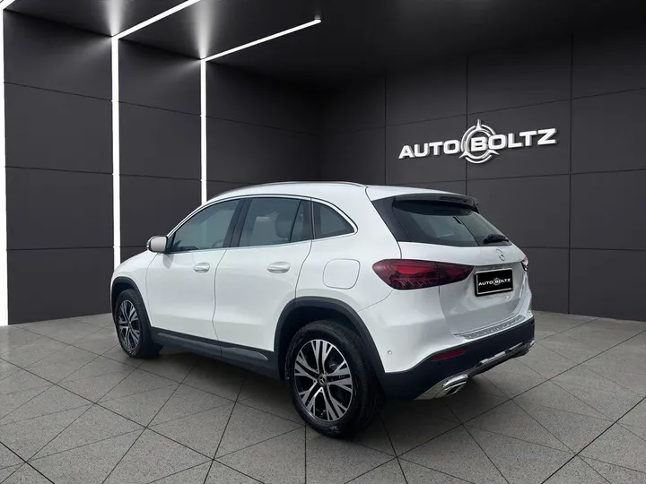 Mercedes-Benz GLA 220