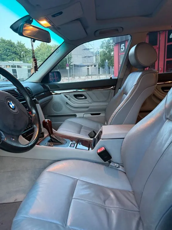 BMW 735