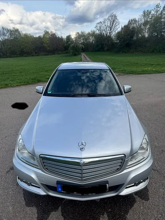 Mercedes-Benz 220