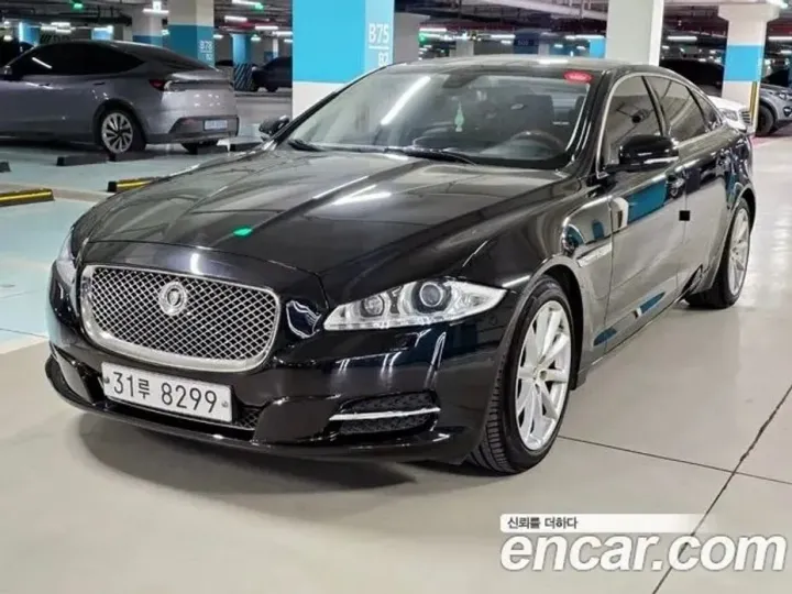 Jaguar XJ
