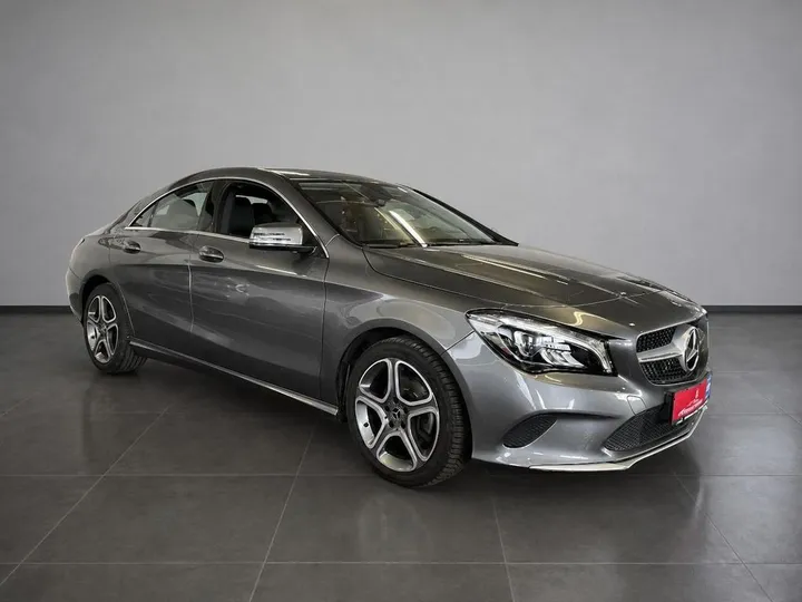 Mercedes-Benz CLA 200