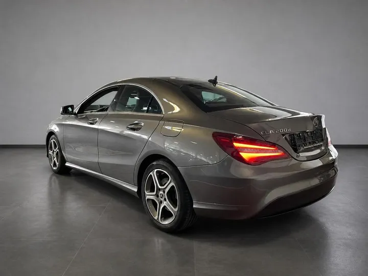 Mercedes-Benz CLA 200