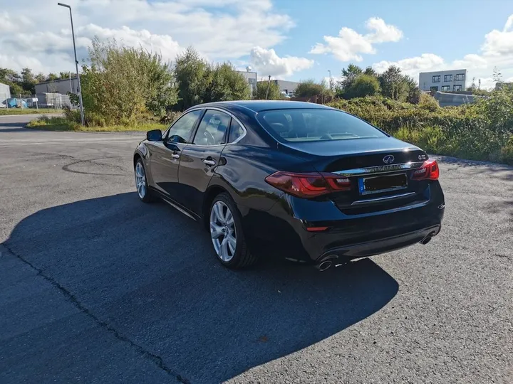 Infiniti Q70
