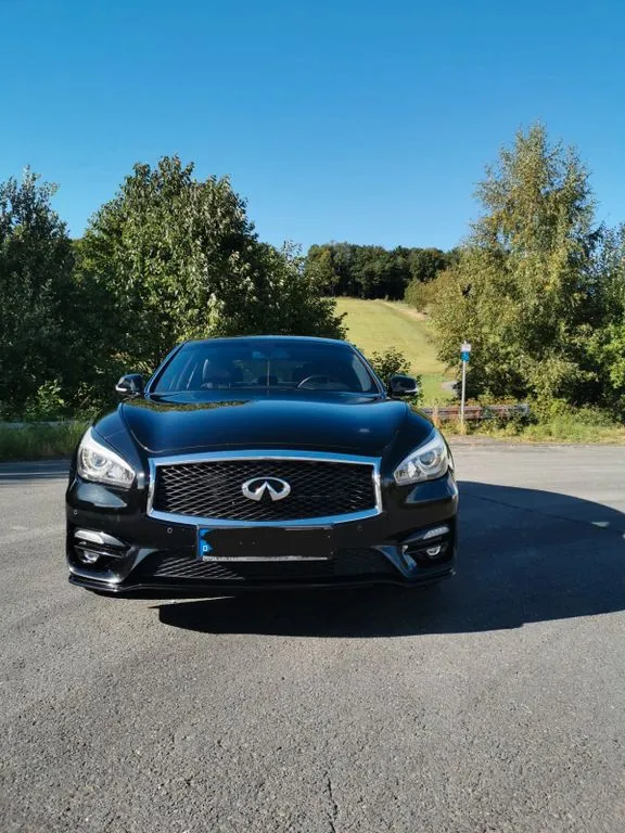Infiniti Q70