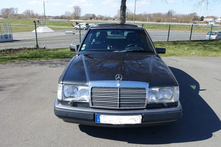 Mercedes-Benz 260