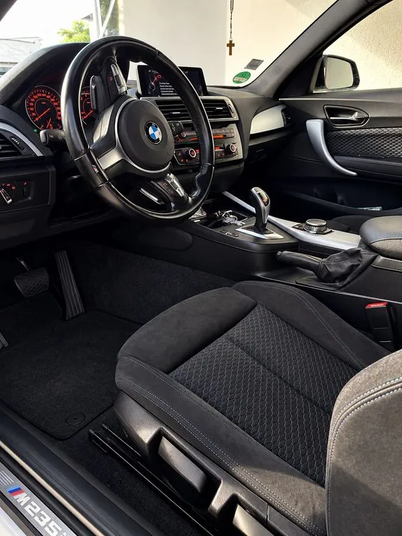 BMW M235