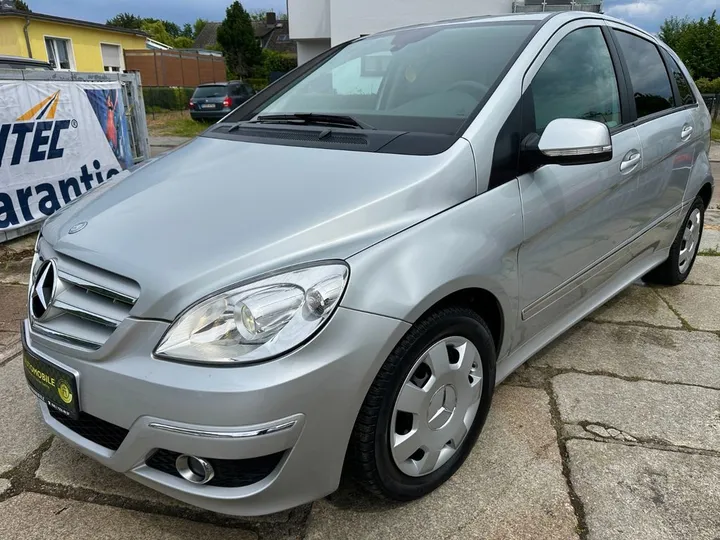 Mercedes-Benz B 180