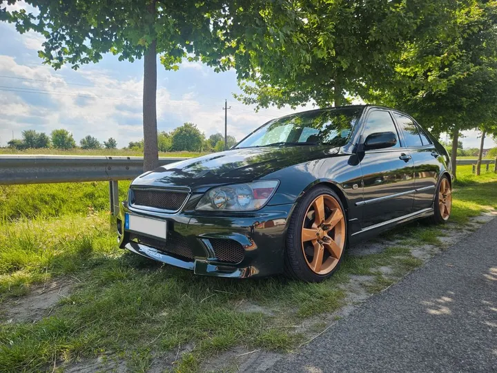 Lexus IS 200