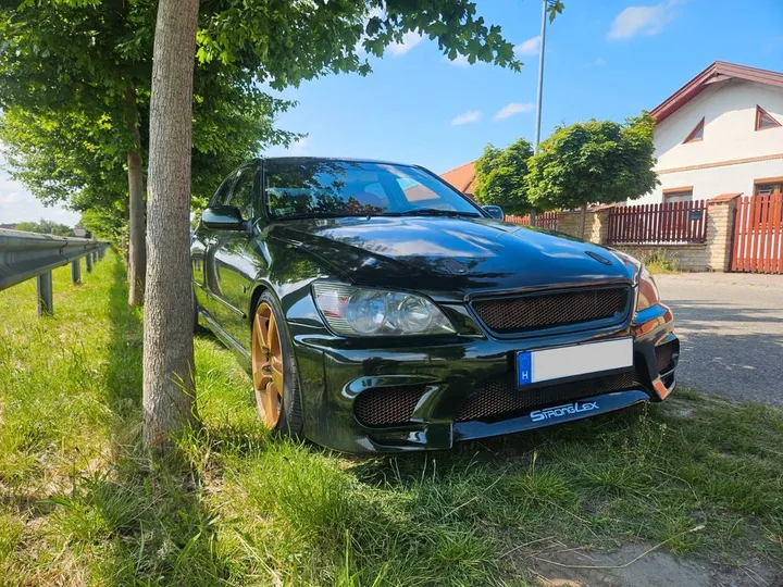 Lexus IS 200