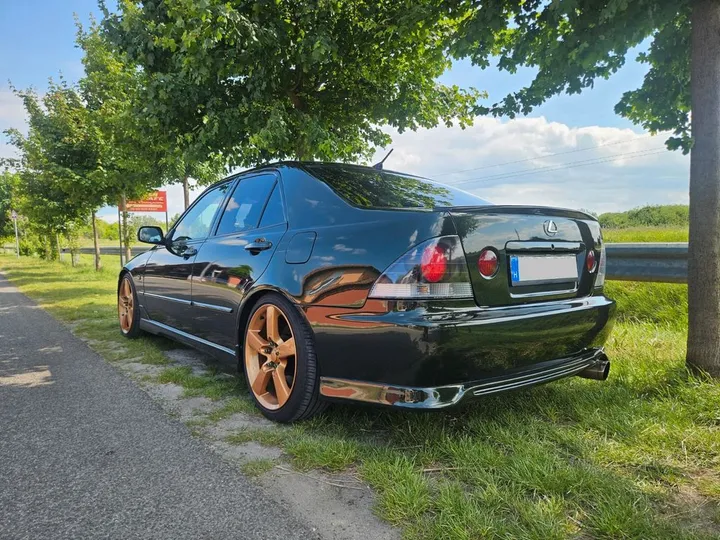 Lexus IS 200