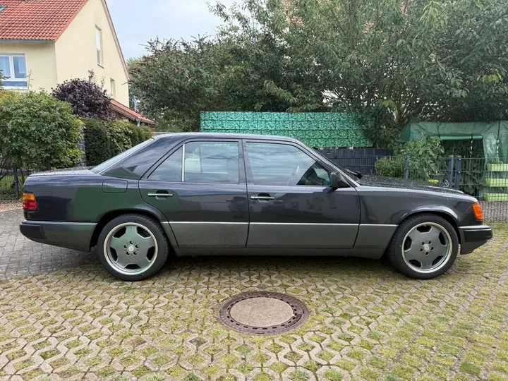 Mercedes-Benz 300