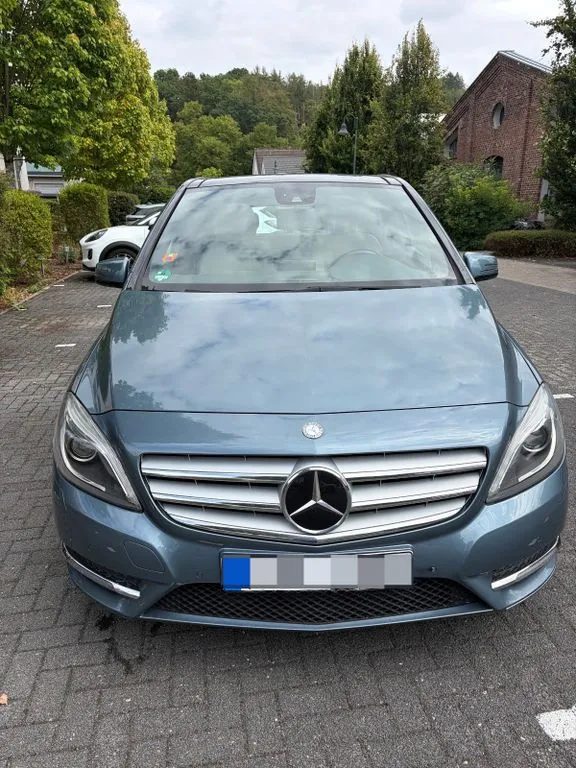 Mercedes-Benz B 220