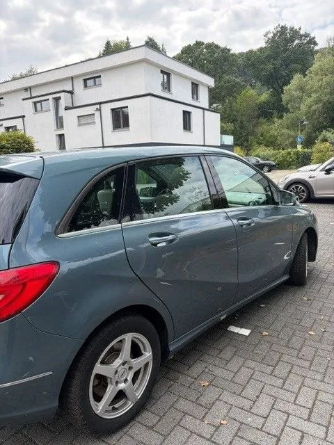 Mercedes-Benz B 220
