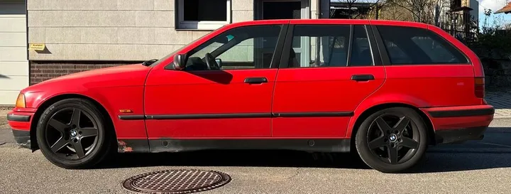 BMW 323