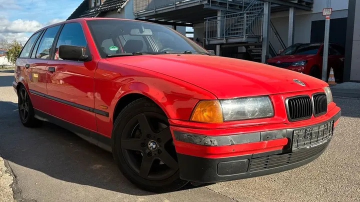 BMW 323