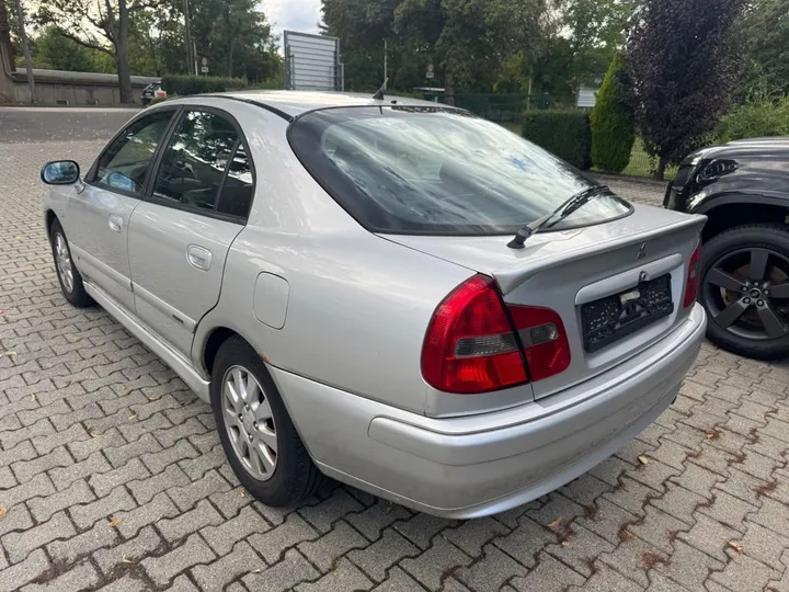 Mitsubishi Carisma