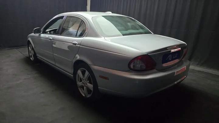 Jaguar X-Type