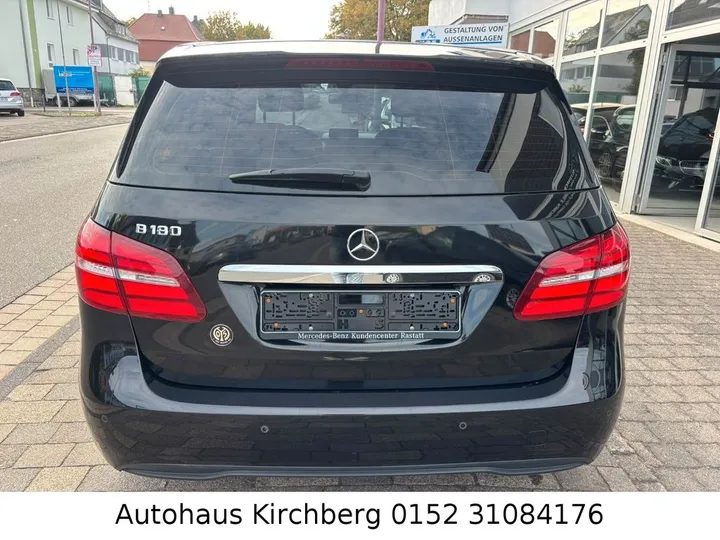Mercedes-Benz B 180