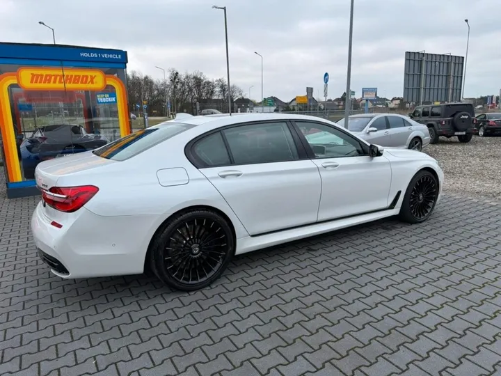 BMW 740