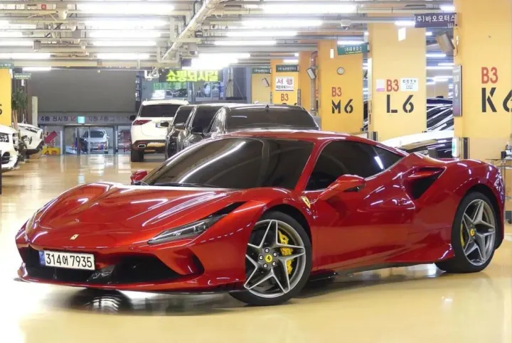 Ferrari F8