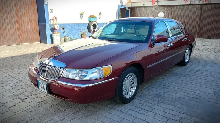 Lincoln Town Car