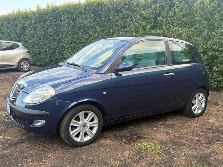 Lancia Ypsilon