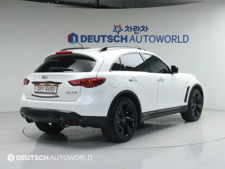Infiniti QX70