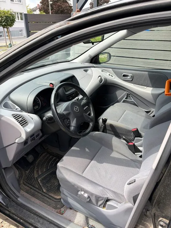 Nissan Almera Tino