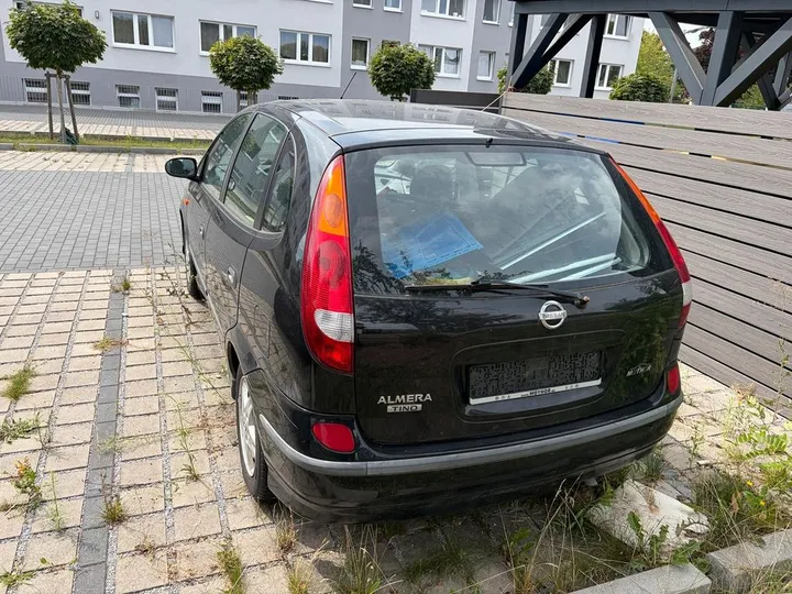 Nissan Almera Tino