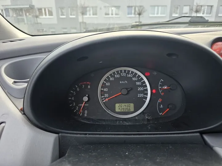 Nissan Almera Tino