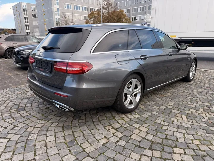 Mercedes-Benz E 220