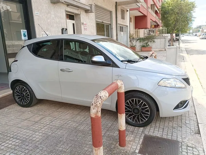 Lancia Ypsilon