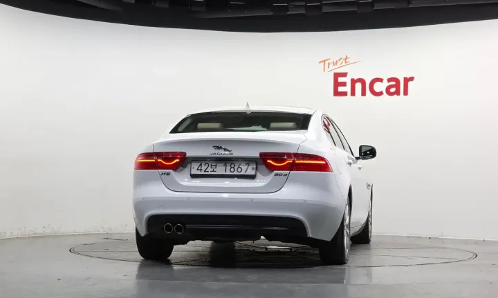 Jaguar XE