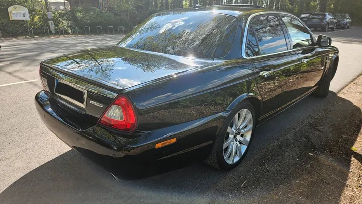Jaguar XJ8