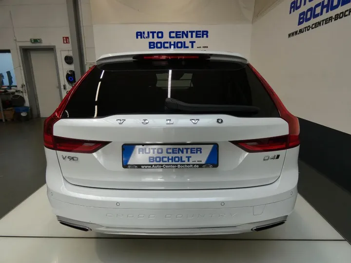 Volvo V90 Cross Country