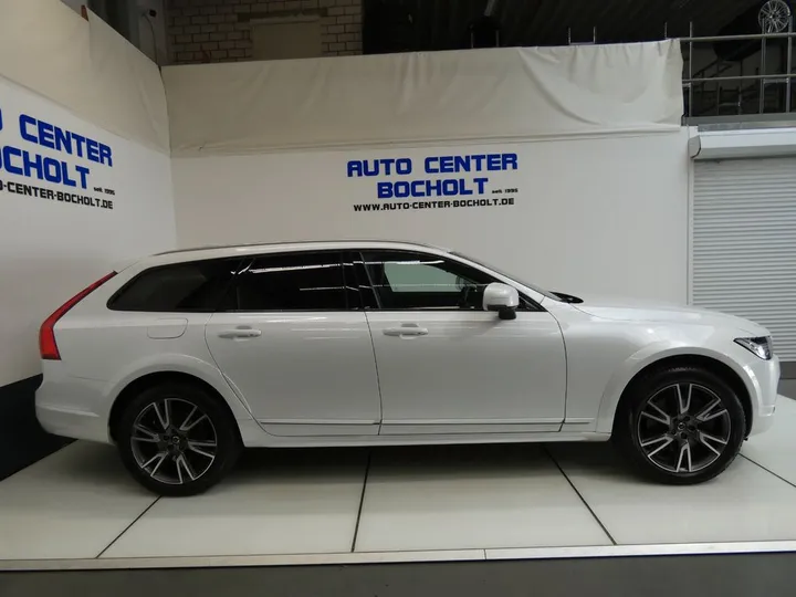 Volvo V90 Cross Country