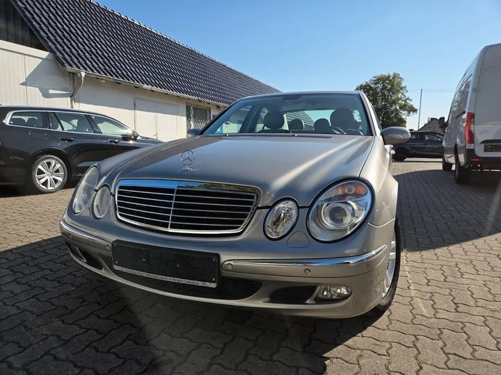 Mercedes-Benz E 200
