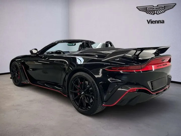 Aston Martin V12 Vantage