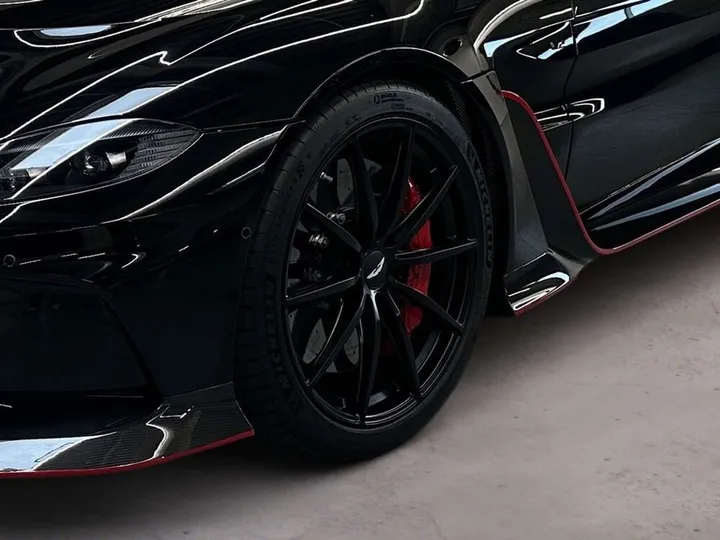 Aston Martin V12 Vantage