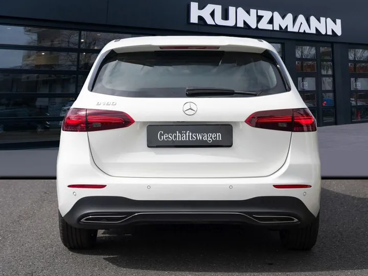 Mercedes-Benz B 180