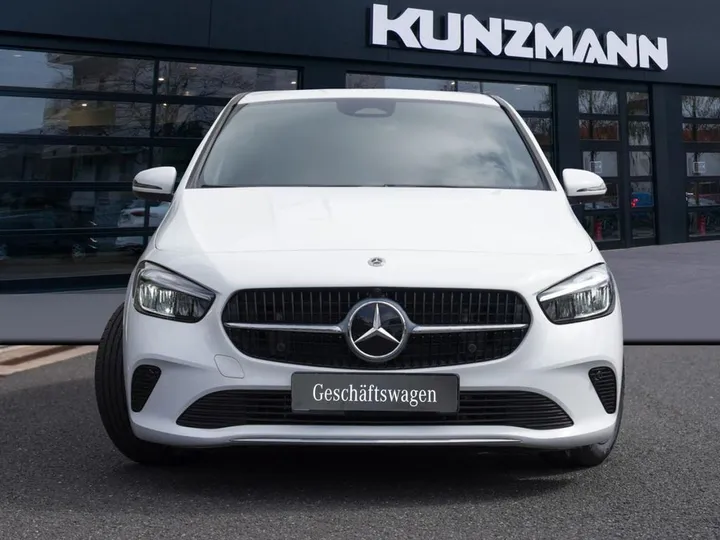 Mercedes-Benz B 180