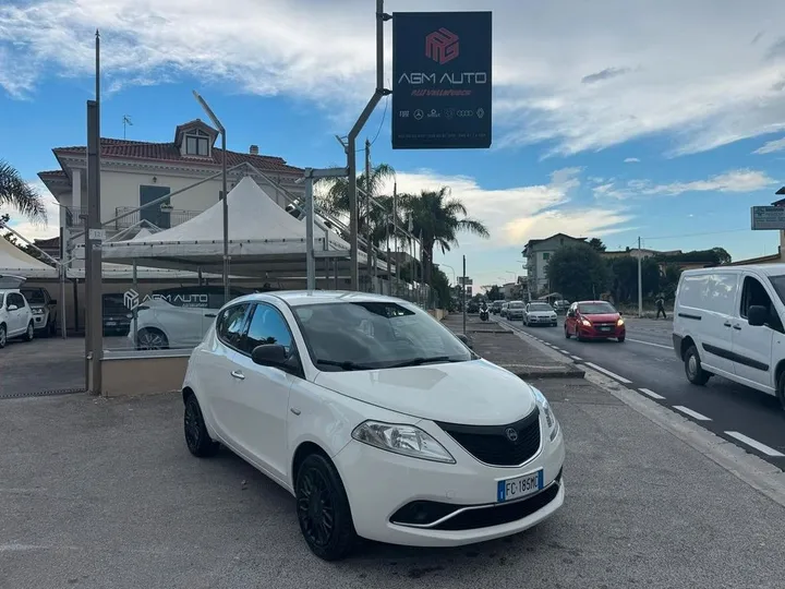 Lancia Ypsilon