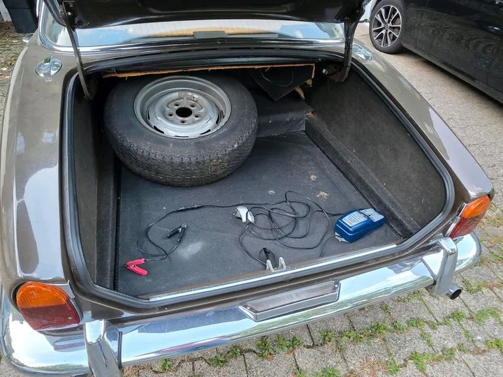 Jaguar XJ6