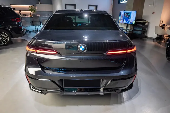 BMW 740