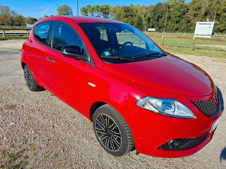Lancia Ypsilon