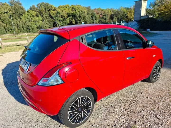 Lancia Ypsilon
